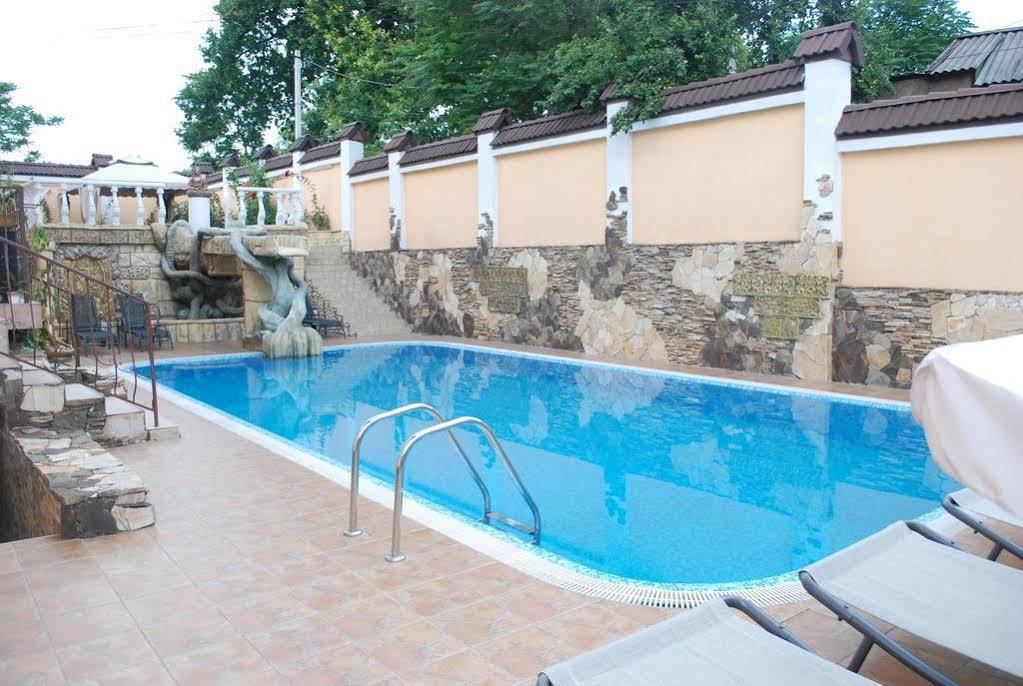 Shadow Boutique Hotel & Spa Chişinǎu Buitenkant foto